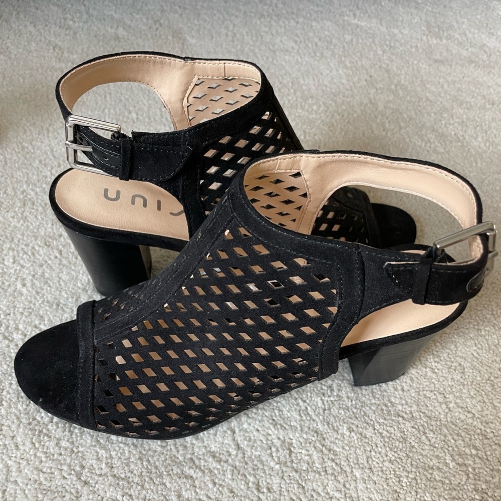 NWOT Unusa size 8 adjustable open toe booties